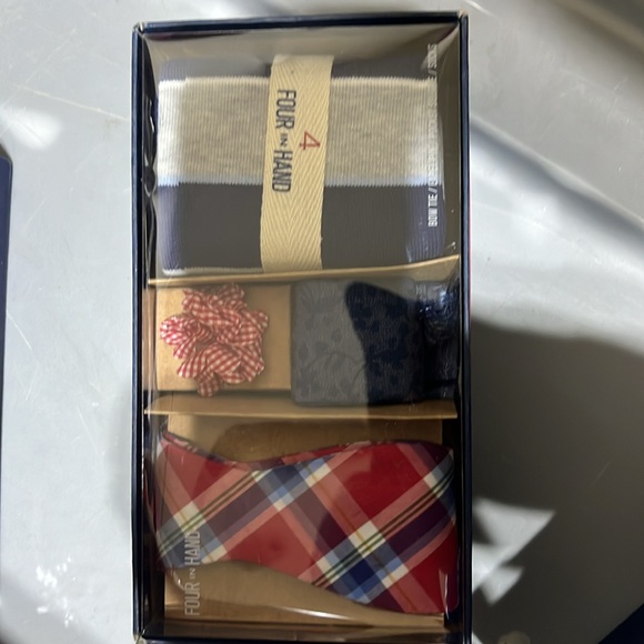 Mens 4 in Hand Bow Tie, Lapel Pin, Pocket Square and Socks Set - Picture 6 of 6